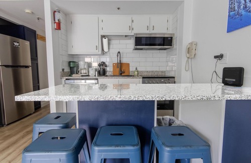 Snowshoe Condo | SC 2217: Cozy Winter Nest | Modern Studio with Fireplace & Easy Slope Access