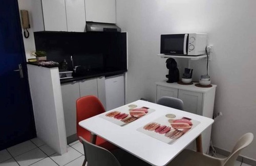 Saint-Denis Apartment | SCALE BOURBON SEASONAL RENTAL