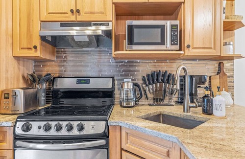 Harvie Heights Apartment | Scenic 2BR Haven w/MTN Views + Near DT Banff!