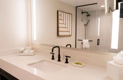 Isla Verde Resort | Scenic Escape Room: Ocean Views w/Ultimate Comfort | Onsite Parking Available