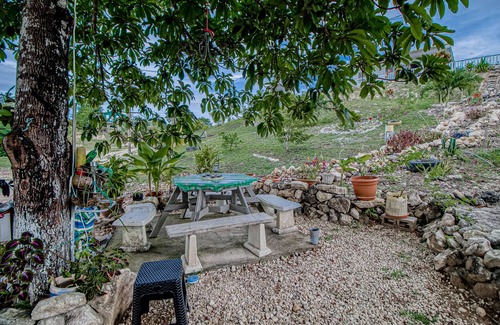 Georgeville Cabin | Scenic hilltop studio with shared plunge pool, kitchenette, AC, & WiFi