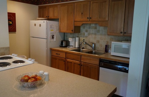 Dillon Condo | Scenic Lakefront Condo Steps From Lake Dillon!