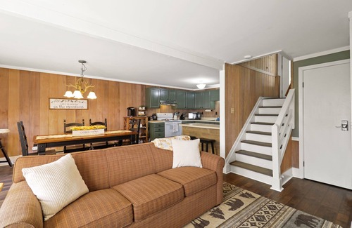 Beech Mountain Condo | Scenic Mountain condo 3/2 fully equipped w/pool and hot tub (NO PETS)
