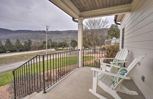 Lookout Valley Neighborhood Association House | Scenic Mtn Retreat with Wooded Backyard and Fire Pit!