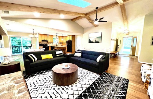 High Point House | Scenic Overlook- Lakefront home, private dock, kayaks, firepit, amazing sunsets!
