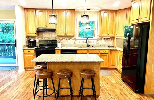High Point House | Scenic Overlook- Lakefront home, private dock, kayaks, firepit, amazing sunsets!