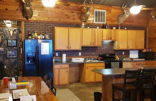 Pearl Cabin | Scenic river bluff view with privacy!