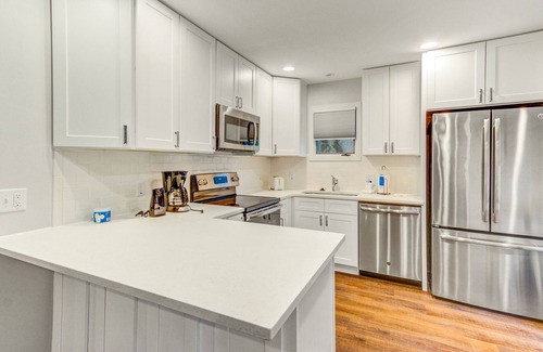 Kiawah Island House | Scenic view cottage w/Free Wifi - just a short walk to the beach & park