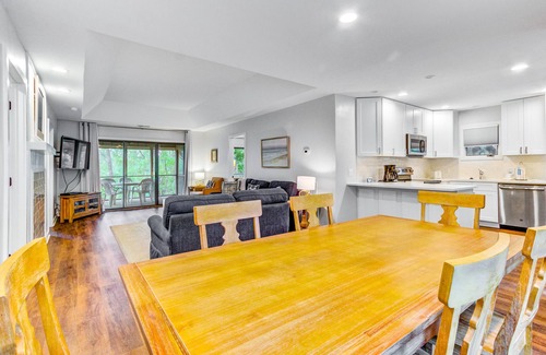 Kiawah Island House | Scenic view cottage w/Free Wifi - just a short walk to the beach & park