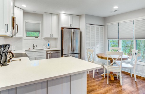 Kiawah Island House | Scenic view cottage w/Free Wifi - just a short walk to the beach & park