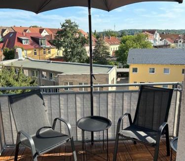 Naumburg Apartment | Schöne neue 4 Zimmer Wohnung mit Süd-Balkon bis 8 Personen