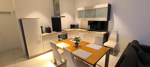 Pforzheim Apartment | Schöne ruhige Wohnung für 5, zentral, Garage