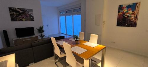 Pforzheim Apartment | Schöne ruhige Wohnung für 5, zentral, Garage