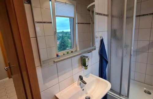 Elgersburg Apartment | Schönes Doppelzimmer mit Küche und Badezimmer