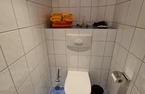 Elgersburg Apartment | Schönes Doppelzimmer mit Küche und Badezimmer