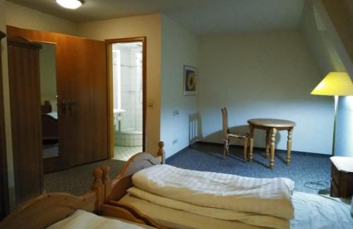 Berggiesshubel Bed & Breakfast | Schloss Friedrichstal Arabi-Ka