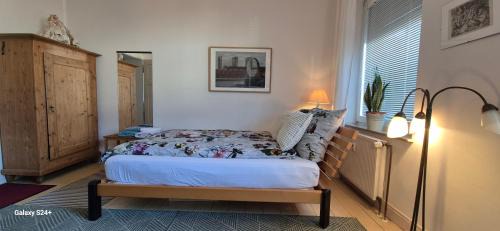 Flehe House | Schoenes helles Zimmer mit Bad, Nähe Bilk, Nähe Uni