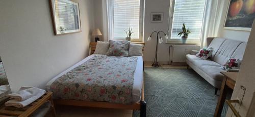 Flehe House | Schoenes helles Zimmer mit Bad, Nähe Bilk, Nähe Uni