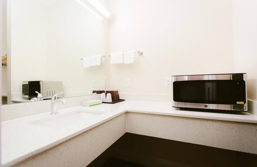 Barrett Hotel | Scottish Inn & Suites