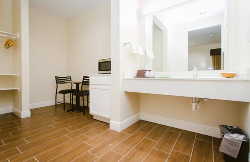 Barrett Hotel | Scottish Inn & Suites