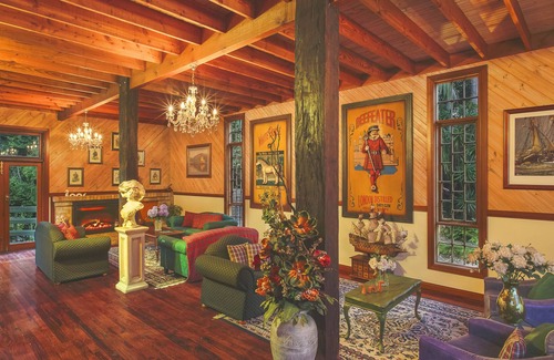 North Tamborine House | Scottish Manor nestled in lush tropical Rainforest next to bubbling stream.