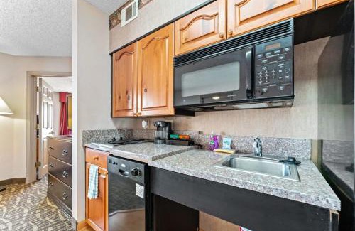 Central Scottsdale Apartment | Scottsdale 2 bd 2 ba furnished apt King beds