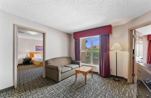 Central Scottsdale Apartment | Scottsdale 2 bd 2 ba furnished apt King beds