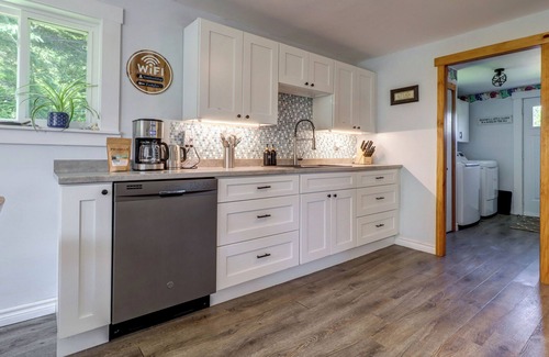 Bay View Cottage | Sea Breeze- Cave View Cottages- Year Round Vacation Rental.