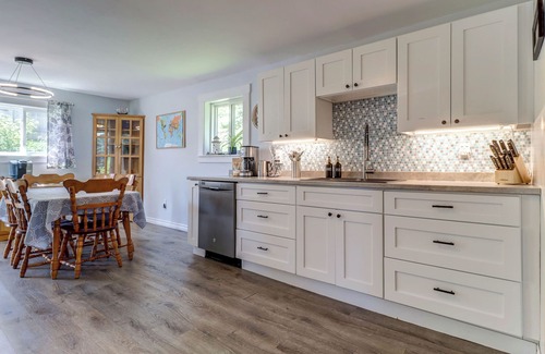 Bay View Cottage | Sea Breeze- Cave View Cottages- Year Round Vacation Rental.