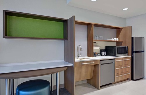 Upper Grand Lagoon Hotel | Sea Breeze Comfort! 2 Units w/Kitchen, Pool, FREE Parking and Breakfast!