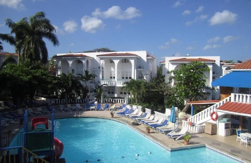 Runaway Bay Condo | Sea Breeze Escape - Resort Condo in Runaway Bay