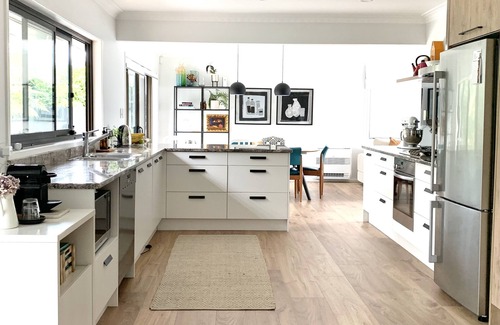 Torbay House | Sea Breeze - Stunning Views in a Modern Auckland Northshore Holiday Home