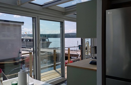 Falun Boat Rental | SEA CO9 - The Houseboat Getaway