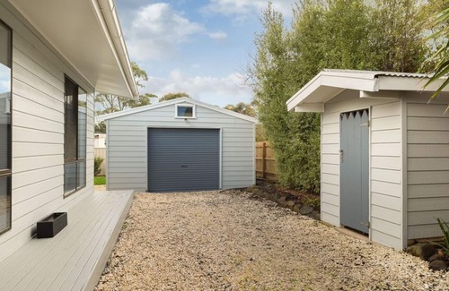 Cowes House | SEA COTTAGE 2-6 GUESTS Pets Welcome