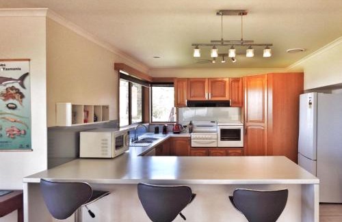 Surveyors Bay House | Sea Eagle at Roaring Beach