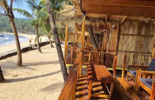 Cola Resort | Sea Front Cottage Little Khola