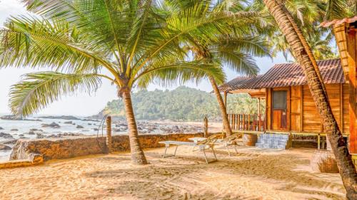 Cola Resort | Sea Front Cottage Little Khola