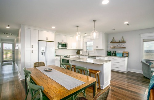 Long Beach Condo | Sea la Vie: Beachfront 3-bedroom condo just steps to OKI Beach