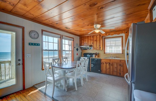 Surf City House | "Sea La Vie" - Oceanfront Dog Friendly Home in Surf City - Sleeps 7