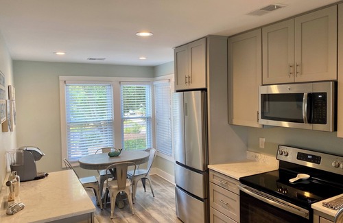 Isle of Palms House | Sea Salt Cottage - Beach front neighborhood, next to downtown restaurants