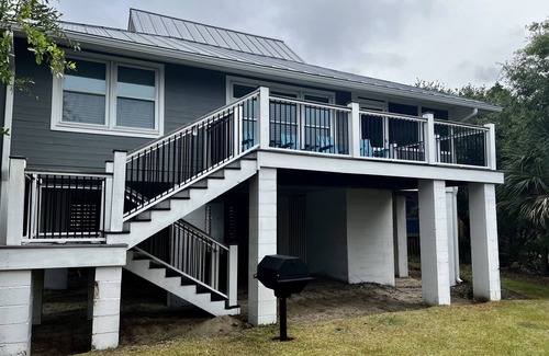 Isle of Palms House | Sea Salt Cottage - Beach front neighborhood, next to downtown restaurants