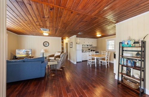 Anna Maria House | Sea Spray 3: *Steps to the beach *Close to shops, restaurants *Quiet street