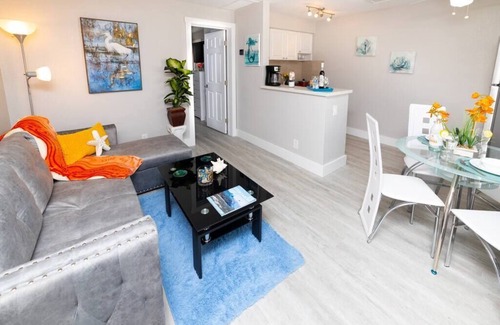 East Fort Lauderdale Apartment | Sea Star Suites By The Sea #7 Steps 2 Beach & Pubs