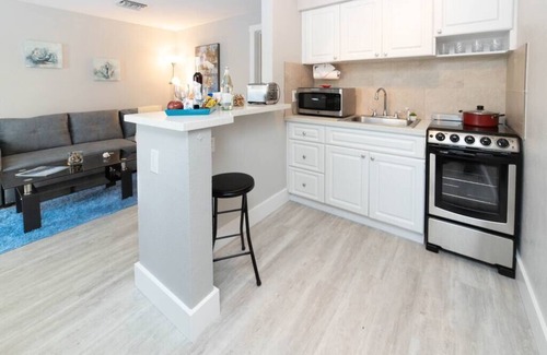 East Fort Lauderdale Apartment | Sea Star Suites By The Sea #7 Steps 2 Beach & Pubs