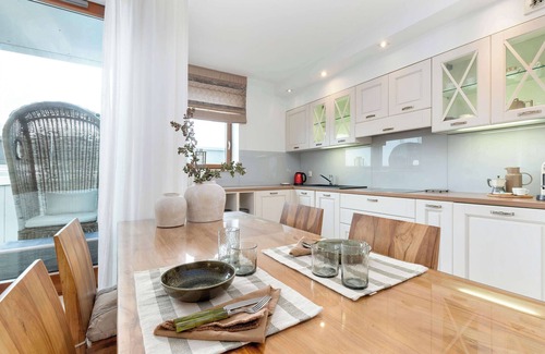 Srodmiescie Apartment | Sea Tower 11 | Gdynia | Luxury Apartment | Parking & Balcony