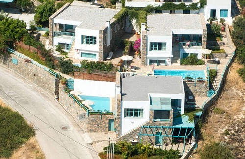 Mochlos Villa | Sea vew villa with traditional Cretan colour