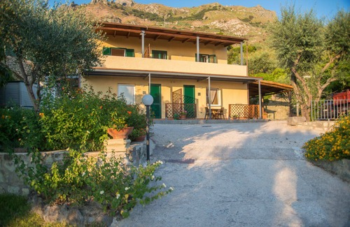 Succhivo Apartment | Sea view 4 beds with hot pool, whirlpool, turkish bath and parking