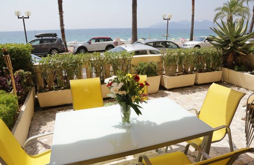 Cannes City Centre Apartment | Sea view, Beach-Front Cannes Apart, Central, 2 Bed/2 Bath,A/C,Parking, Wifi