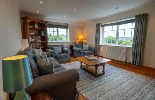 Dulas House | Sea View