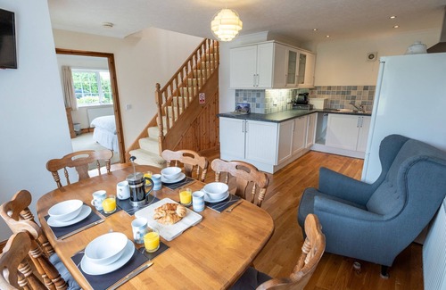 Dulas Cottage | Sea View - sleeps 4 guests in 2 bedrooms